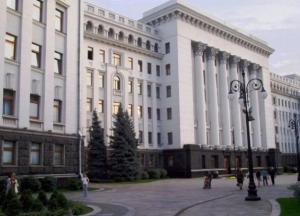 Под окнами Офиса президента строят каток (фото)