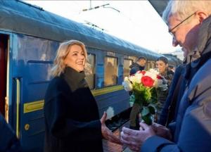 До Києва прибуло 26 іноземних "ожеледиць": зупинились швидкі, а пасажирів висаджують з транспорту (відео)