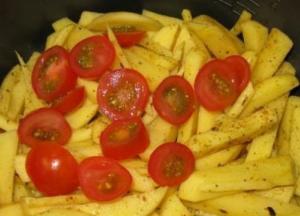 Врачи объяснили, почему нельзя есть одновременно помидоры и картофель