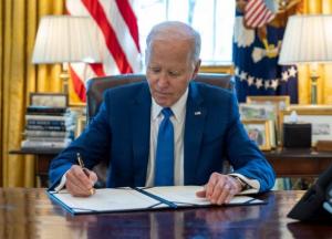 Байден в останні години президентства помилував 5 членів своєї сім'ї