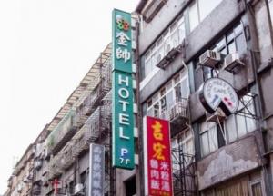 Мужчина заплатил тысячи долларов за несколько секунд вне номера отеля