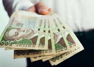 Названа средняя зарплата в Украине за январь: кто и где больше получает