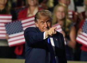 Трамп обіцяє $5 тисяч кожному американцю за перемогу республіканців