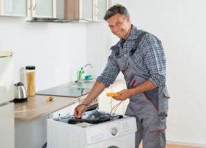 Стиральная машина щёлкает, но не запускает стирку. В чем причина