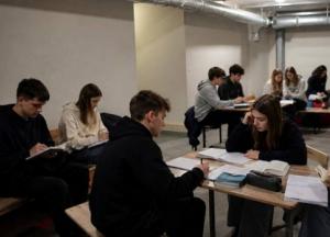 Без доступу до води та їжі: на Одещині школярі писали НМТ 13 годин через повітряні тривоги