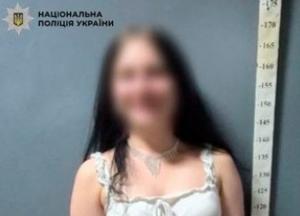 Киянка вибила двері магазину ногами через відмову продати алкоголь: їй повідомили про підозру