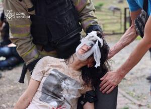 У Харкові вже більше 40 поранених і вбито жінку, поряд – дитяча залізниця (фото, відео)