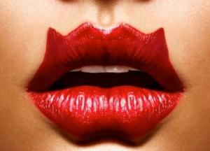 "Губы дьявола": новый модный тренд шокировал Сеть (фото) 