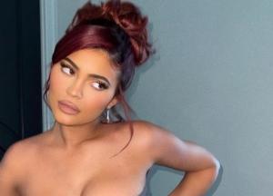 Кайли Дженнер поделилась пикантным образом (фото)