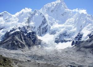 Власти Непала сняли запрет на восхождение на Эверест
