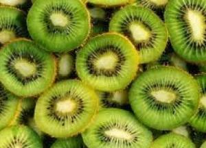 Врачи рассказали о вредных свойствах киви