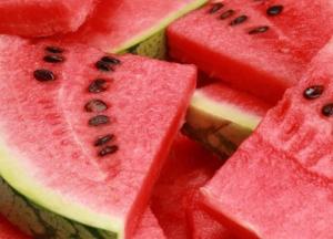 Врачи рассказали, кому строго запрещено есть арбузы