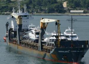 Возле Африки захватили судно с украинскими моряками