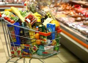 Сколько украинцы тратят на еду каждый месяц: названа невероятная сумма 