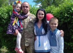 Тіло військового з жовто-синім браслетом на руці віддали рідним для поховання: без батька залишилися двоє маленьких дітей