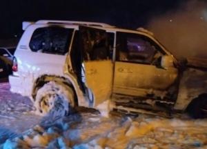 В Николаеве на парковке подожгли внедорожник (фото)