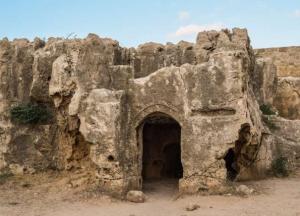 Ученые нашли две гробницы бронзового века, набитые золотом