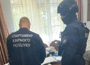 Трое аферистов завладели квартирами иностранцев в Киеве