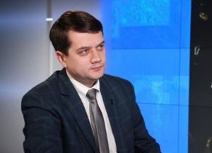 Разумков заявил, что нардепам мало платят