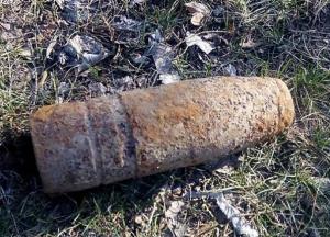 В Николаеве возле детской площадки нашли артиллерийский снаряд 