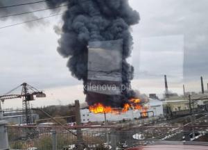 У Новосибірську прилетіло "щось цікаве" в завод електроніки для армії, будівля завалилася (відео)