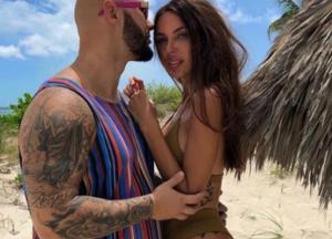 Беременна четвертым ребенком: Оксана Самойлова показала округлившийся живот (фото)