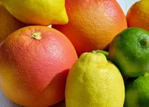 Ученые назвали фрукт, который снижает риск развития деменции 