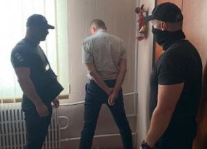 На Закарпатье чиновника миграционной службы задержали на взятке (фото)