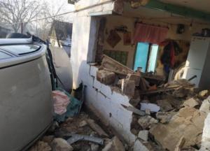 В Днепропетровской области авто на скорости врезалось в дом (фото)