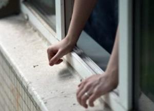 В Одессе женщина выбросилась из окна многоэтажки (видео)