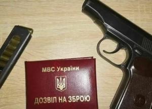 В Украине разоблачили масштабную схему выдачи незаконных разрешений на оружие (видео)