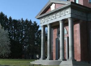 Аграрий на Черниговщине построил себе мавзолей за три миллиона долларов