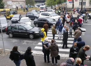 В Киеве инвесторы и жильцы «Демеевского квартала» перекрыли дорогу на проспекте Науки (фото, видео)