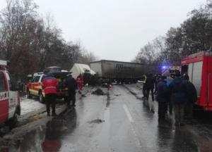 Число жертв cмертельного ДТП под Черниговом выросло до 13 человек