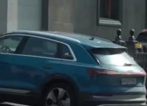 На масках заработал? "Слуга народа" под Радой "засветил" дорогое авто (видео)