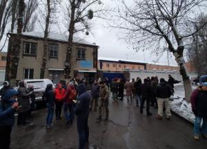 Освобождение "экс-беркутовцев": активисты все еще блокируют выезды из Лукьяновского СИЗО (фото) 