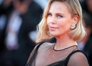 Шарлиз Терон озадачила поклонников странным снимком (фото)