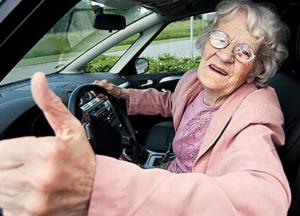 50 лет ездила без водительских прав: задержана пенсионерка в Италии