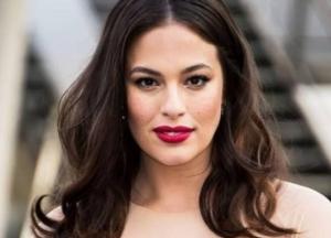 Известная модель plus size поделилась снимком в бикини (фото)