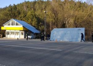 В Черновицкой области ГСЧС установила спецпалатки (фото)