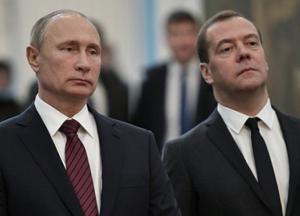 Путина и Медведева высмеяли яркой карикатурой (фото)