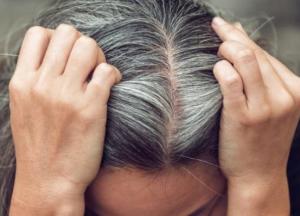 Ученые нашли простой способ избавиться от седины