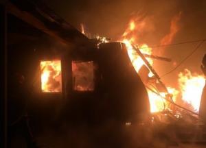 На двух базах отдыха в Затоке произошел пожар