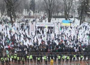 В Киеве проходит массовая акция протеста, полиция и Нацгвардия перешли на усиленный режим