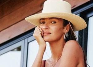 Супермодель снялась в смелом бикини (фото)