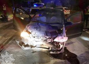 В Львове пьяный водитель протаранил авто копов
