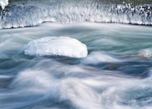 Ученые обнаружили огромную реку под ледяным щитом Гренландии 