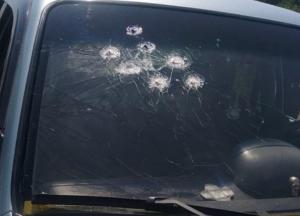 На трассе Одесса-Киев неизвестный расстрелял автомобиль (фото)