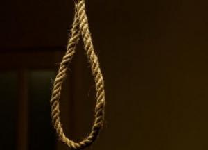 В Запорожье нашли повешенной молодую женщину