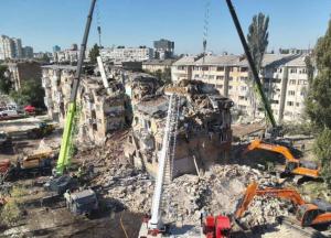 Кількість загиблих у Києві сягнула 19 осіб, під завалами ще залишаються люди (відео)